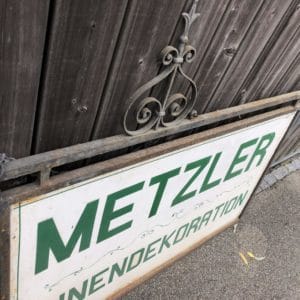 Antiker Gusseisenrahmen mit Werbeschild Doppelseitig