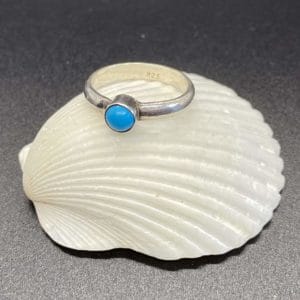 Fingerring aus Sterling Silber (925er) mit einem Stein verziert