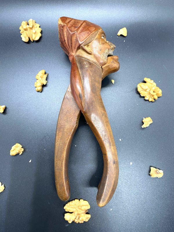 Nussknacker aus Holz geschnitzt – Bild 5