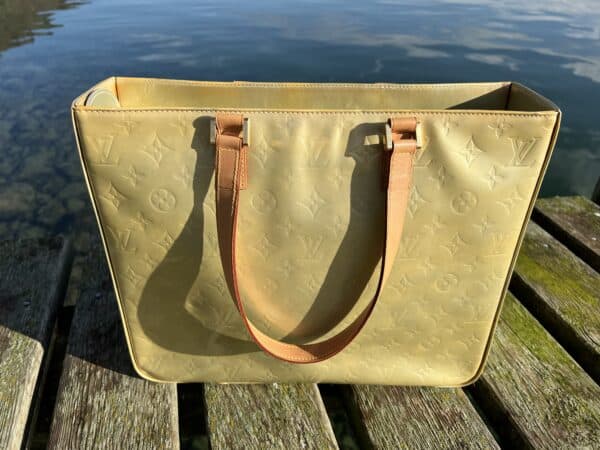 Original Louis Vuitton Houston Monogram Lackleder Handtasche - Image 2