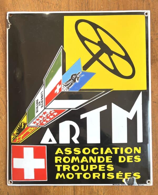 Schönes Schweizer Emailschild der Motorisierten Truppen Romande. Das Schild ist Zuckergussartig Emailliert und eine wahre Farbenpracht. Grösse 40x33cm