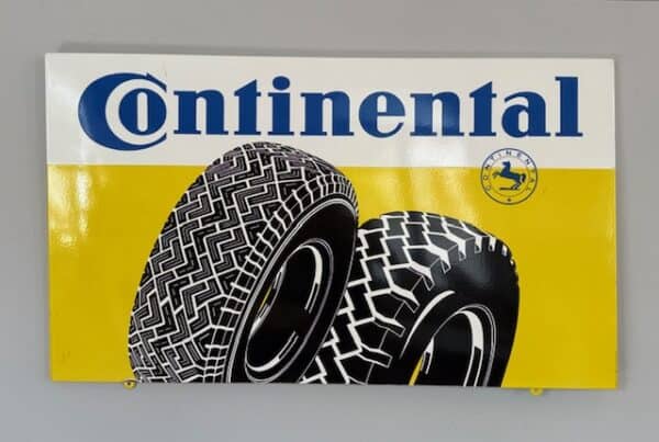 Ein wirklich traumhaftes und seltenes Emailschild von Continental in Top Zustand. Hergestellt von Boos&Hahn  um 1968. Grösse 120x80cm Antik-Unique Nidau, Besichtigung jederzeit in unserem Showroom möglich