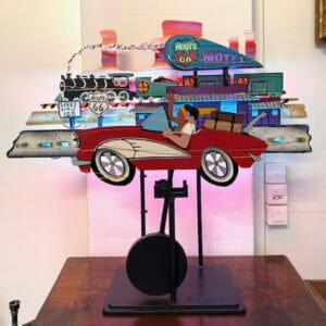 Frederick Prescott "Route 66" Neoninstallation Kunst 1994. Handbemalter Stahl mit 3 Farben Neoninstallation und einem ausbalancierten Pendel. Die Corvette schwingt am Pendel Hin -und Her wenn man sie anstösst. Auf dem Sockel Signiert und Datiert. Versand auf Anfrage, Abholung und Besichtigung im Antik-Unique Showroom in Nidau möglich. Grösse 83x30x75cm lxbxh