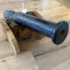 Kanone Gusseisen auf Holzgestell
