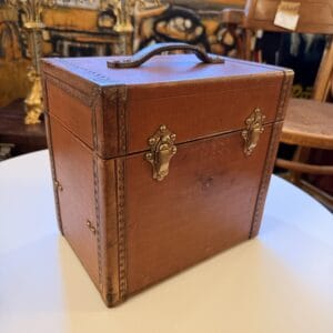 Kleiner antiker Reisekoffer um 1900